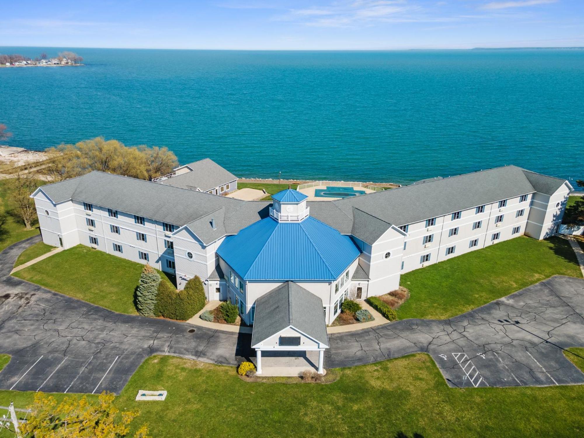 Bayshore Resort At Put-In-Bay Exterior photo